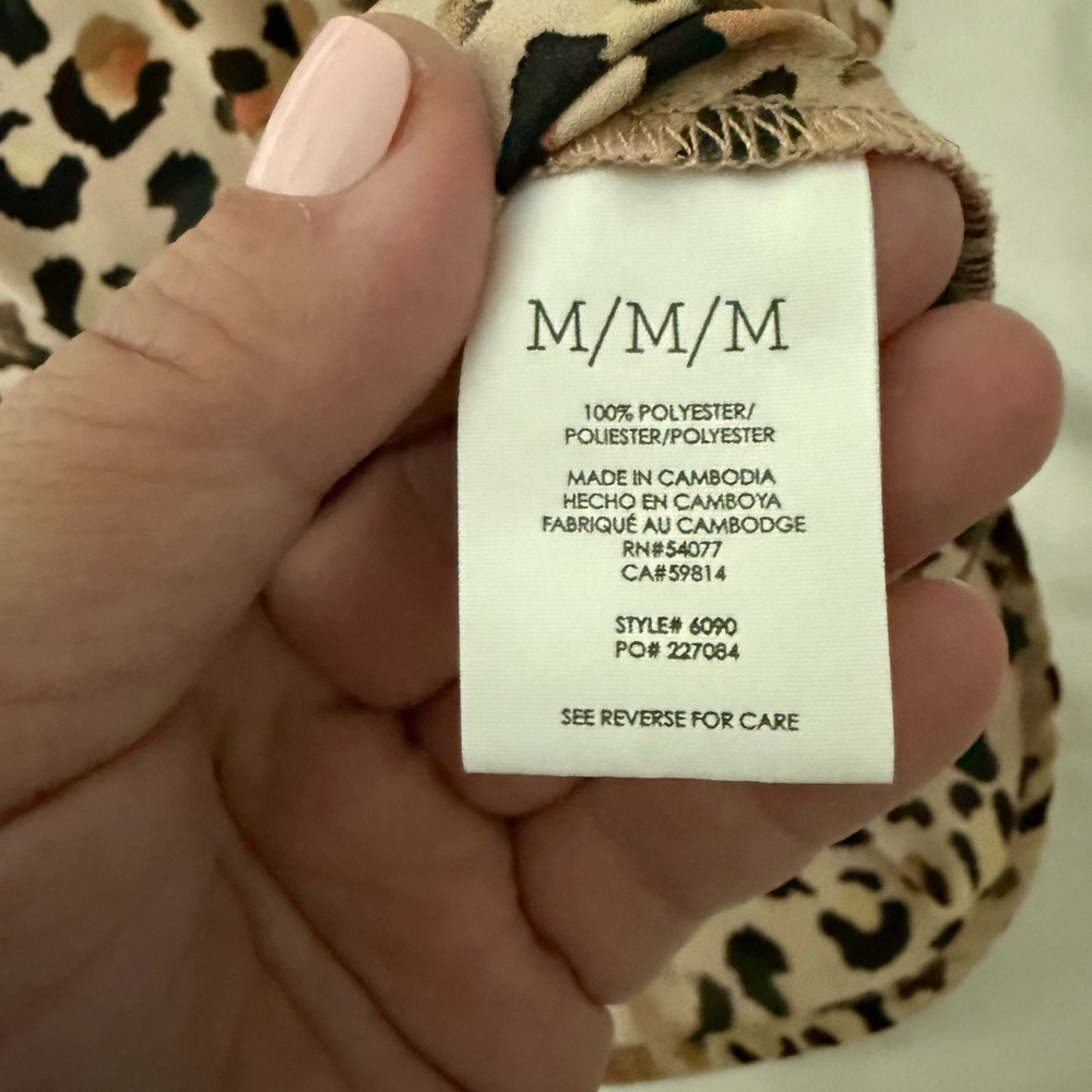 🧡 CAbi Leopard Print Top - Picture 2 of 9